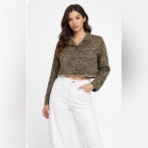 Sanctuary Cropped Green Camouflage Jacket Fringe Hemline Women’s Size M